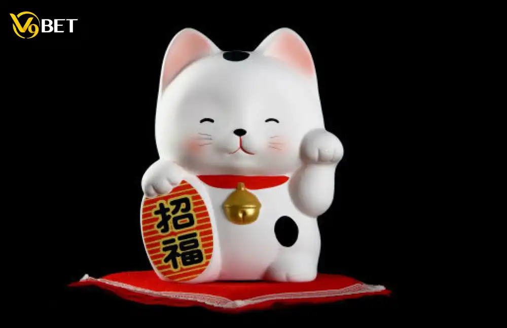 Maneki-neko beckoning wealth and prosperity