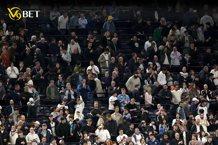 Tottenham Hotspur fans showing frustration